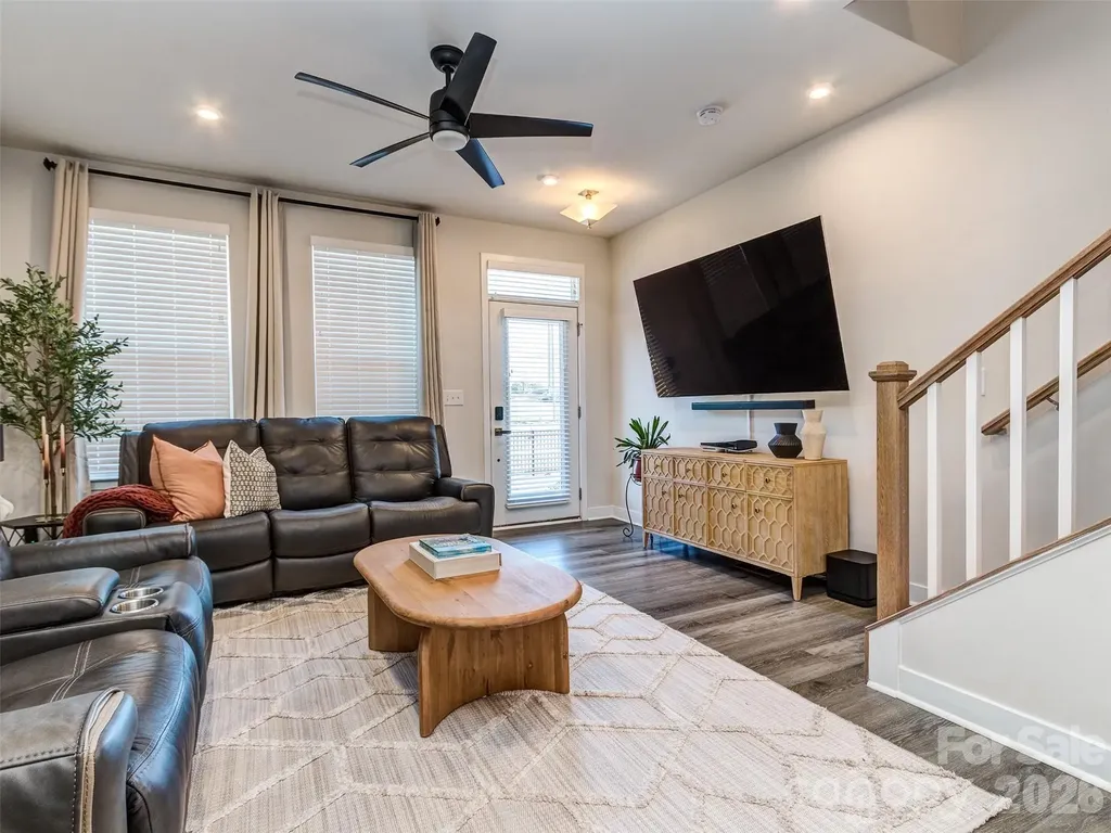 1033 Simcoe Lane Charlotte NC 28217