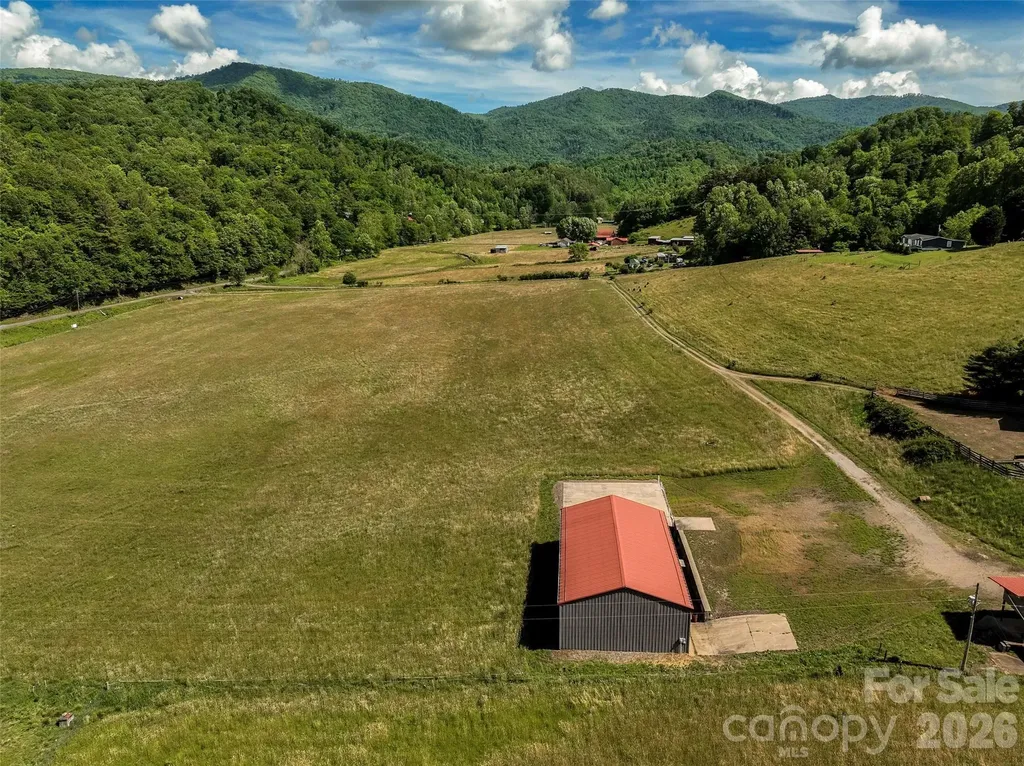 124 Shootout Lane Burnsville NC 28714