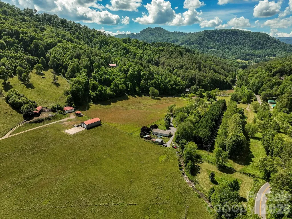 124 Shootout Lane Burnsville NC 28714