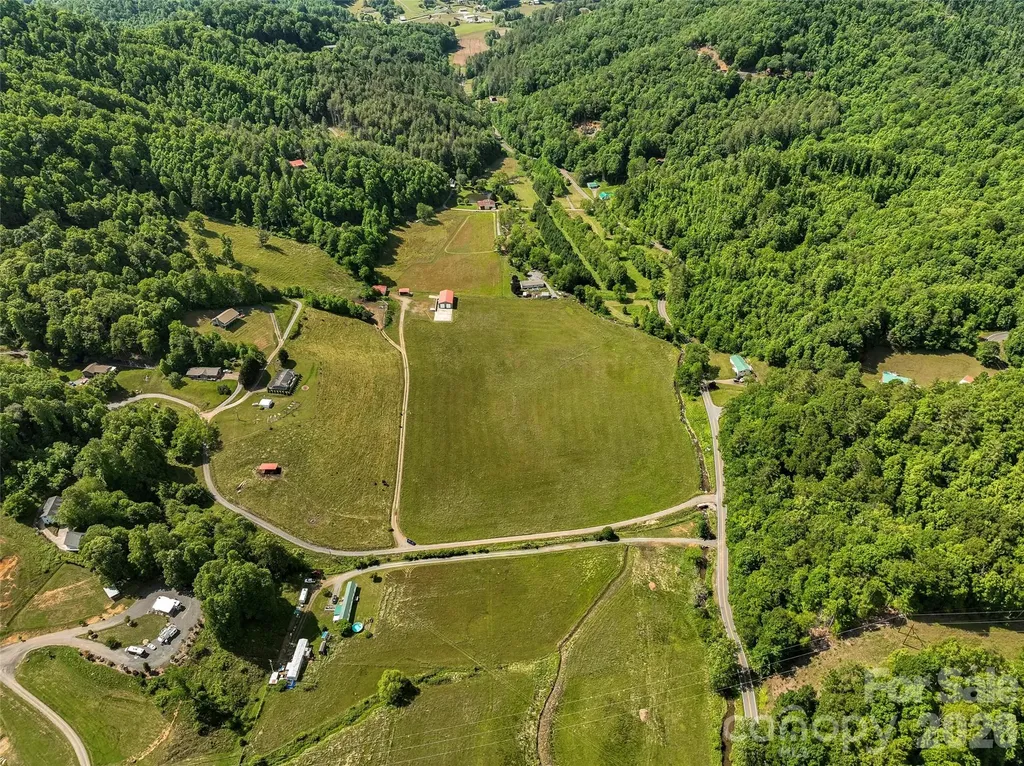 124 Shootout Lane Burnsville NC 28714