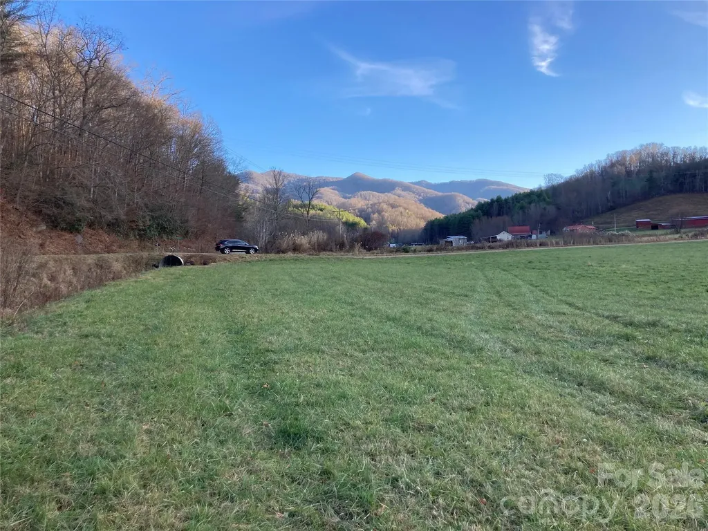 124 Shootout Lane Burnsville NC 28714