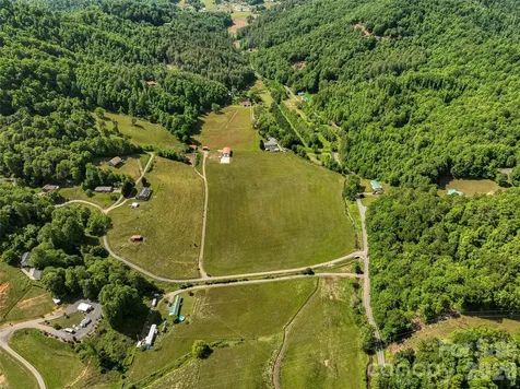 124 Shootout Lane Burnsville NC 28714
