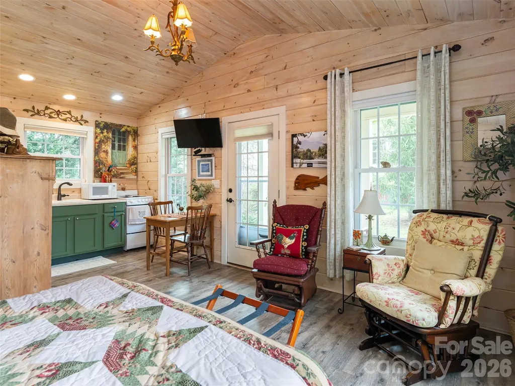 113 5th Street Black Mountain NC 28711
