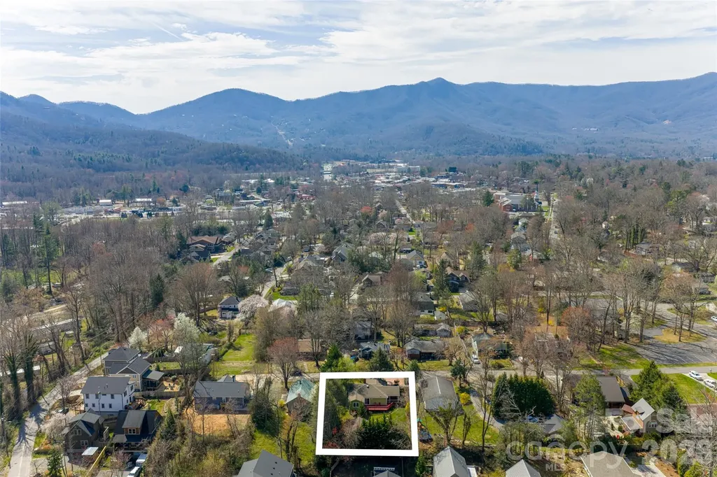 113 5th Street Black Mountain NC 28711