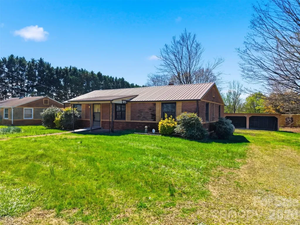 2421 35th Street Court NE Hickory NC 28601