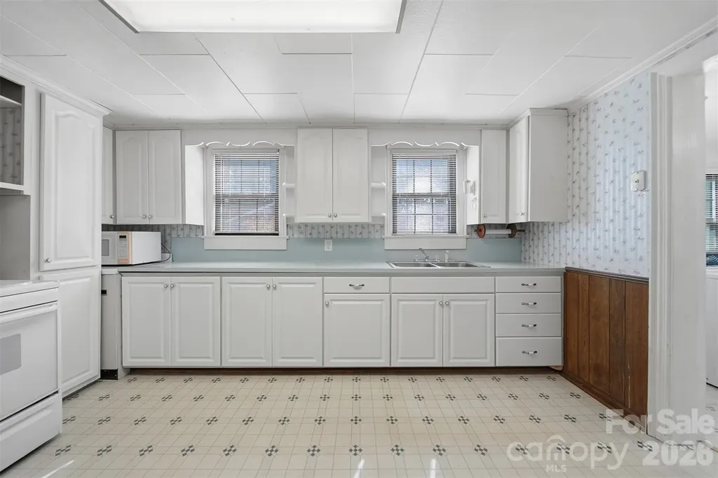 2421 35th Street Court NE Hickory NC 28601