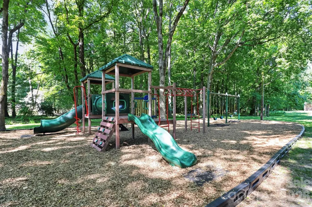 4007 Meadowridge Drive Charlotte NC 28226