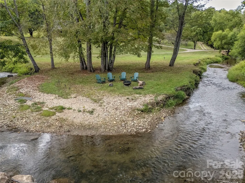 97 Circle E Ranch Road Burnsville NC 28714