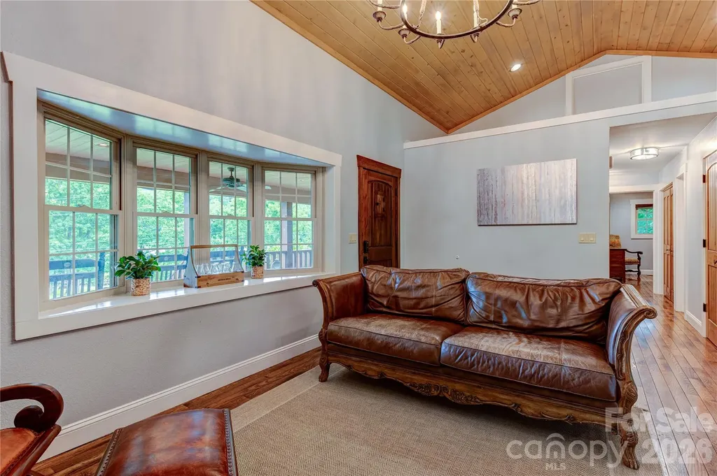 97 Circle E Ranch Road Burnsville NC 28714