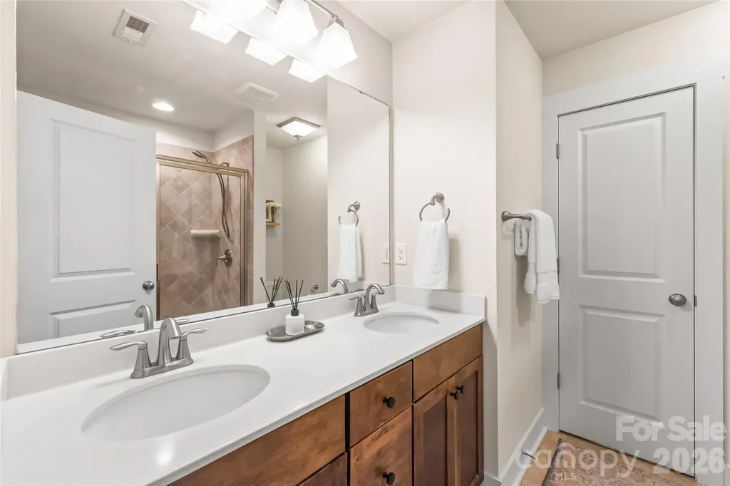 3217 Bending Birch Place Charlotte NC 28206
