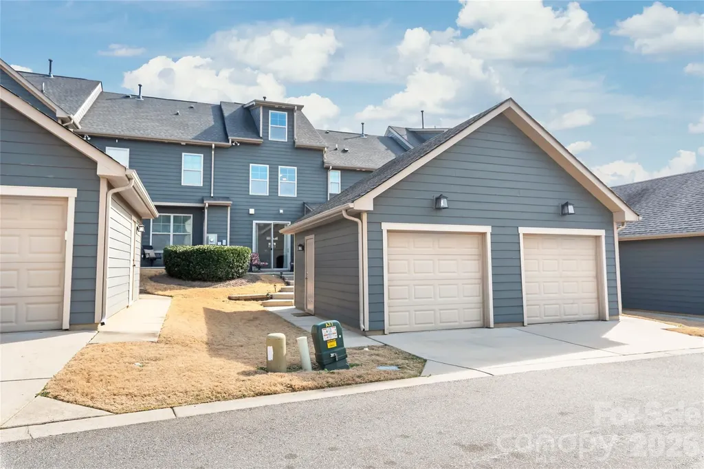3217 Bending Birch Place Charlotte NC 28206
