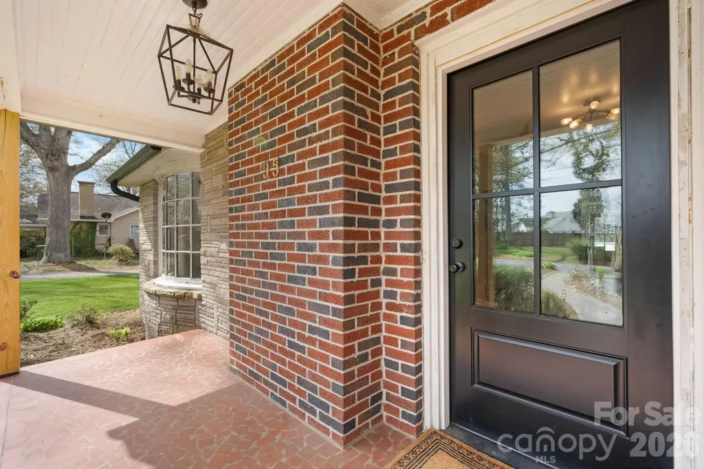 95 18th Avenue NW Hickory NC 28601