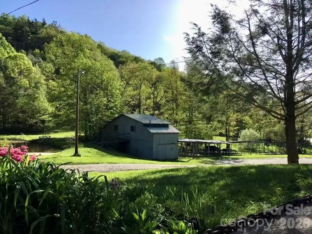 65 Blue Ridge Gem Mine Road Little Switzerland NC 28777