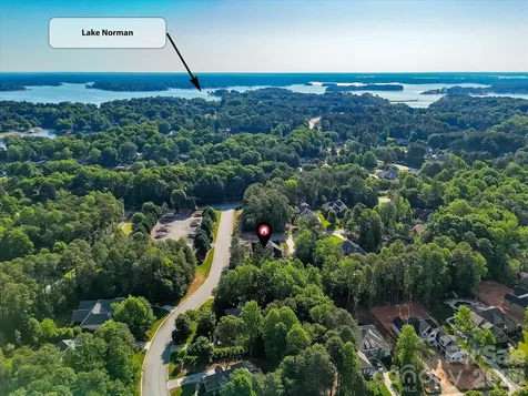 4609 Firethorn Court Denver NC 28037