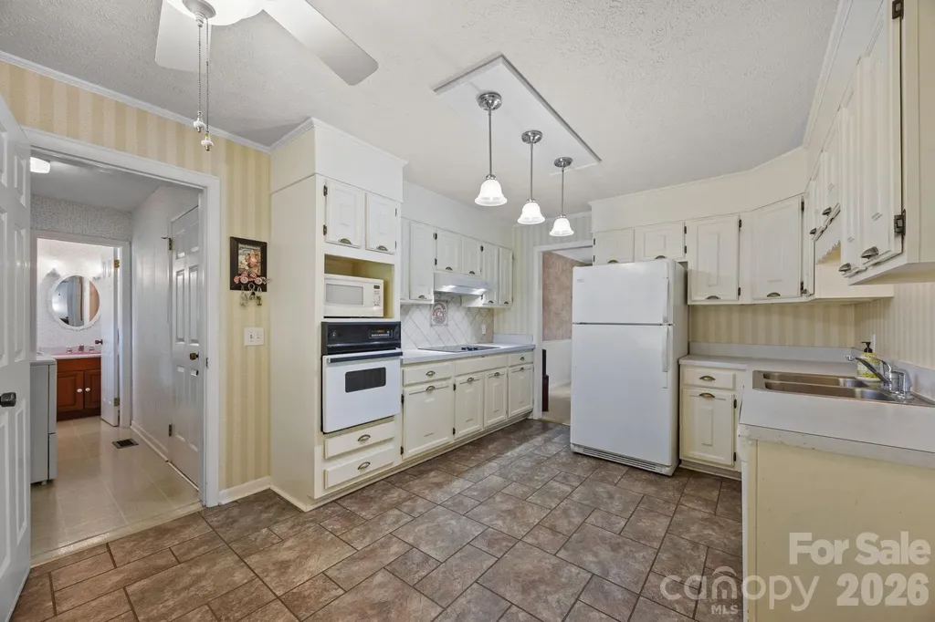 3124 Primrose Drive Hendersonville NC 28792