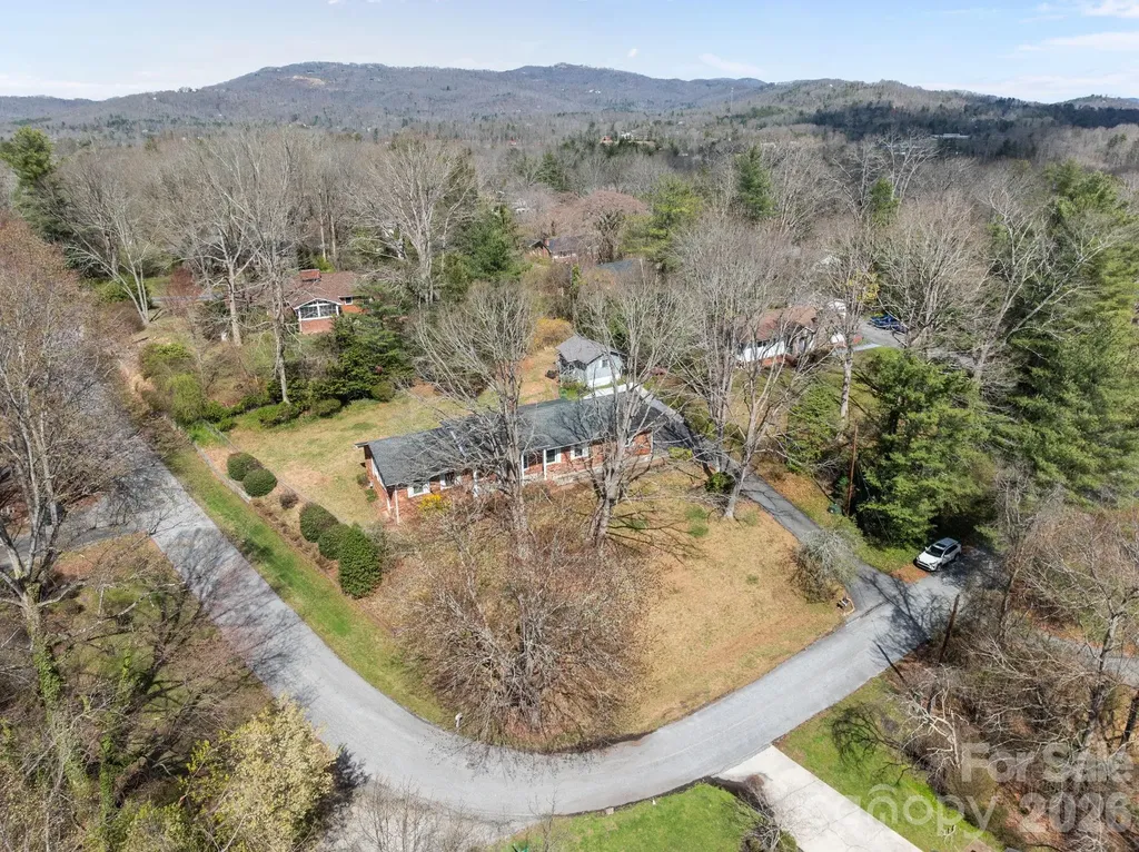 3124 Primrose Drive Hendersonville NC 28792