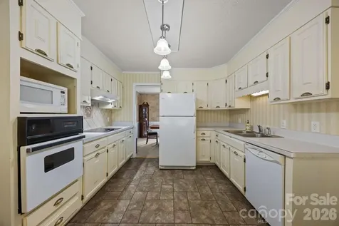 3124 Primrose Drive Hendersonville NC 28792