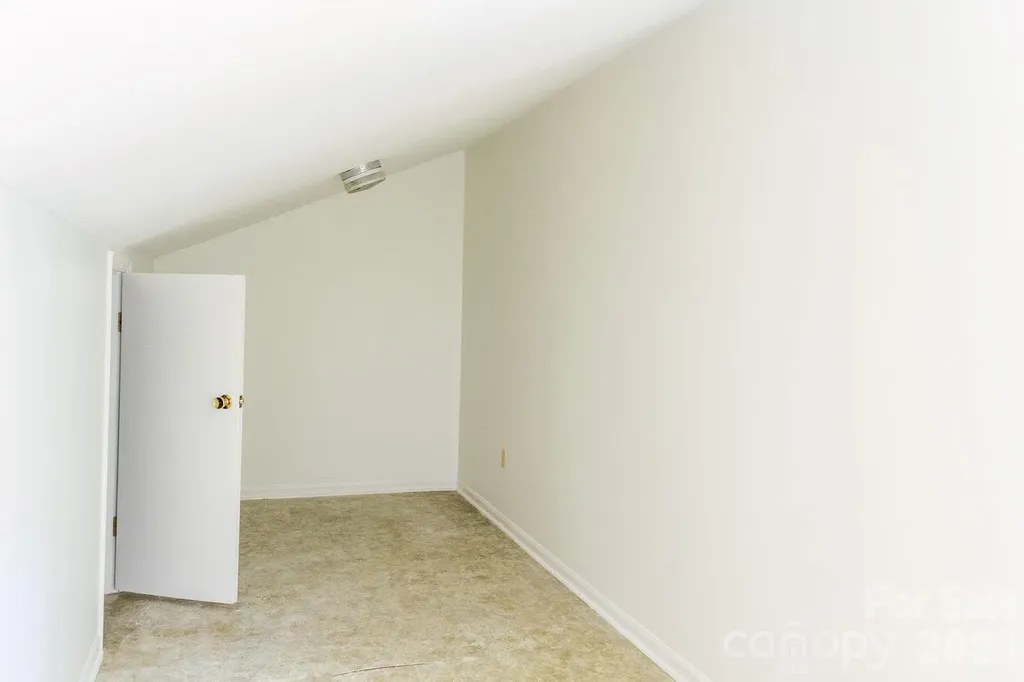 17 Knoll Drive Columbus NC 28722