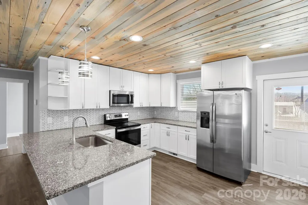 1844 Willow Road Hendersonville NC 28739