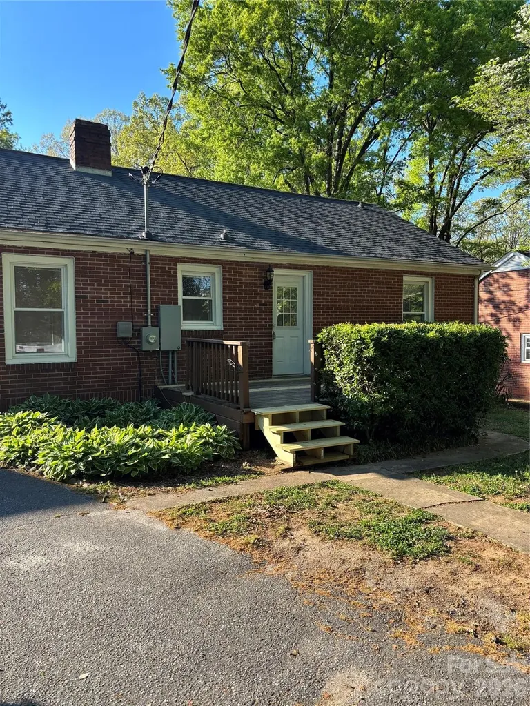1106 8th Street NE Hickory NC 28601
