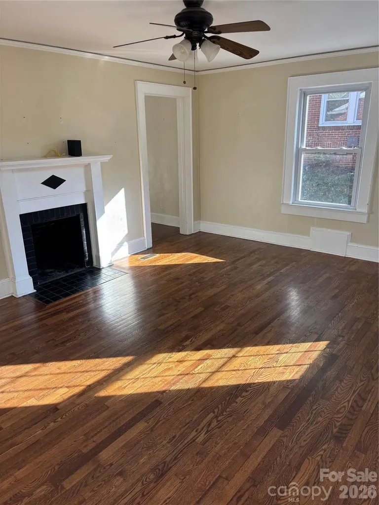 1106 8th Street NE Hickory NC 28601