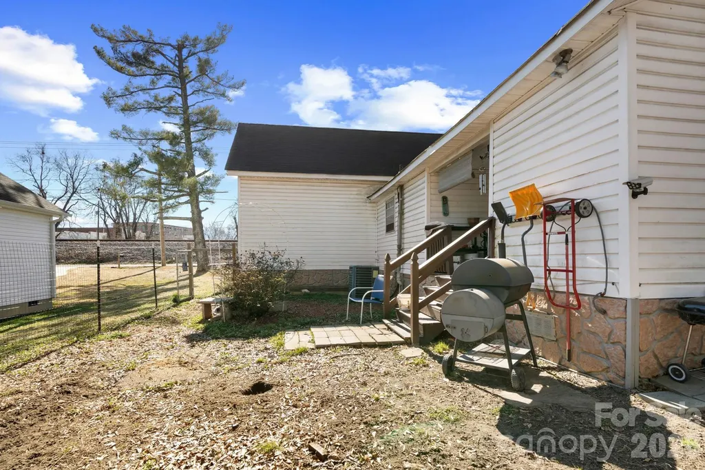 1242 W Airline Avenue Gastonia NC 28052