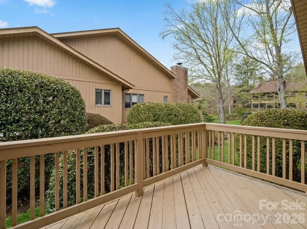 605 Red Oak Drive Hendersonville NC 28791