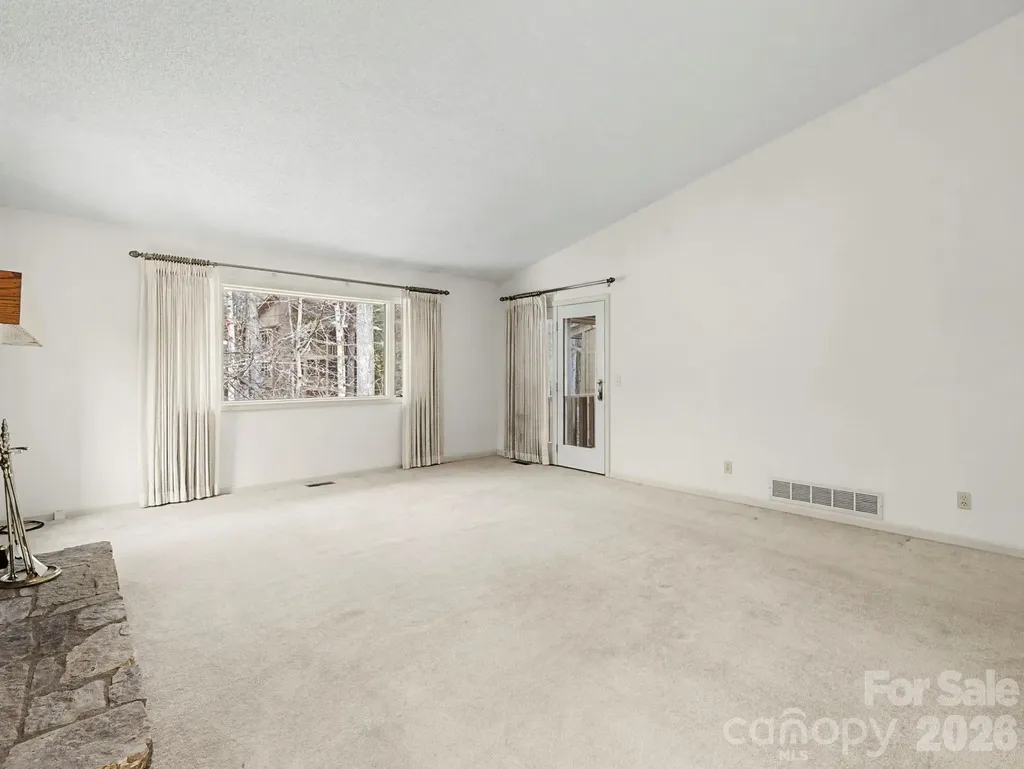 605 Red Oak Drive Hendersonville NC 28791
