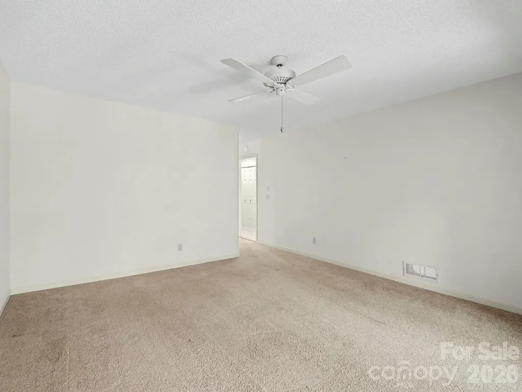 605 Red Oak Drive Hendersonville NC 28791