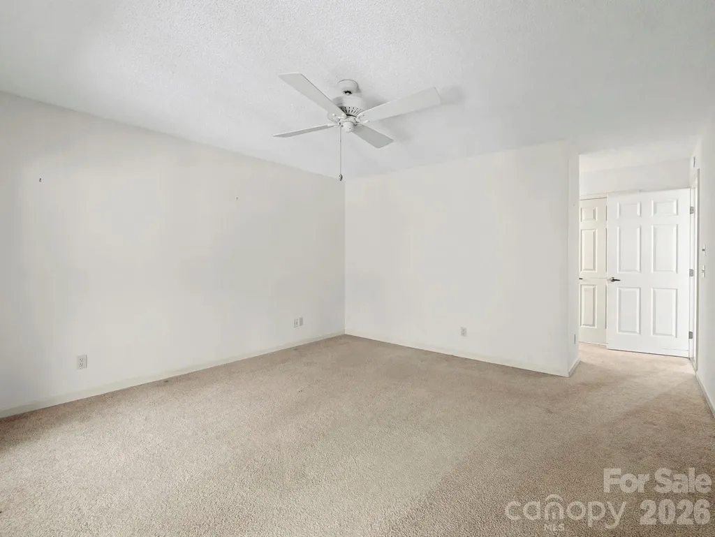 605 Red Oak Drive Hendersonville NC 28791