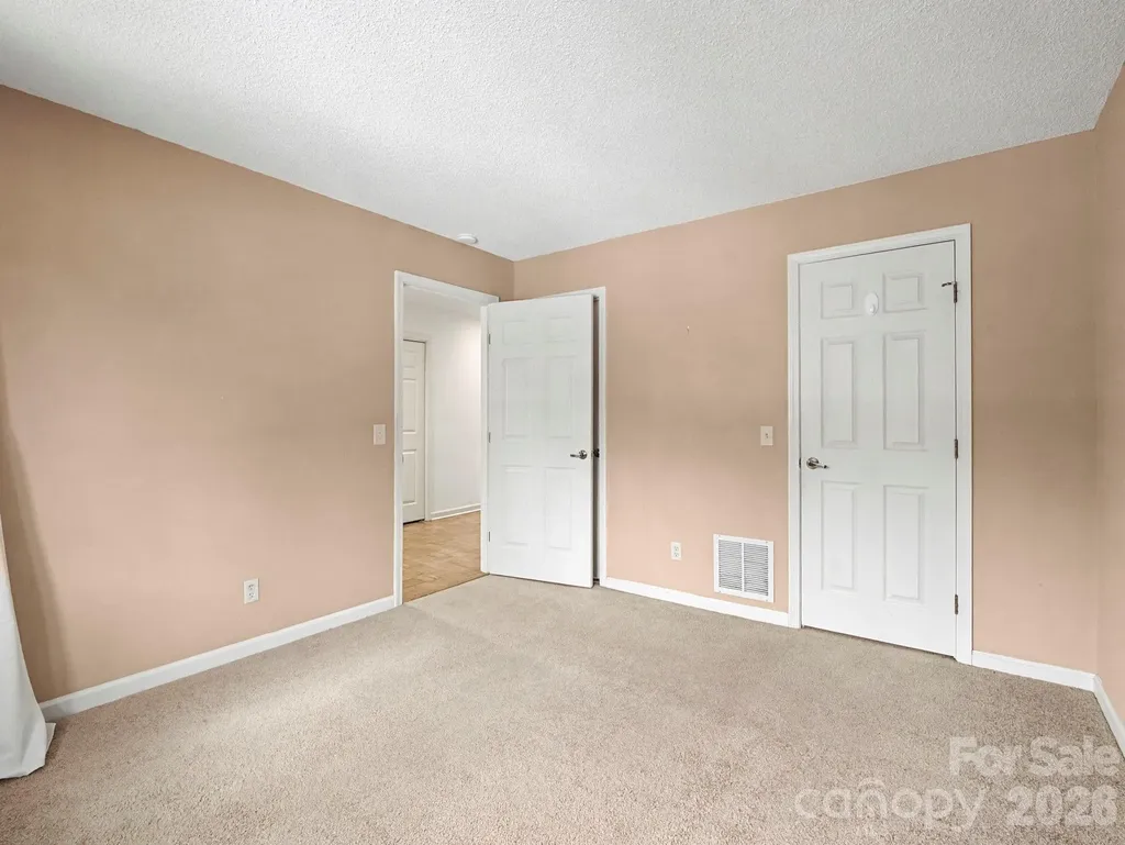 605 Red Oak Drive Hendersonville NC 28791