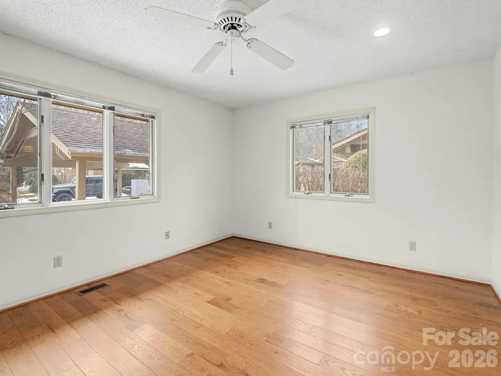 605 Red Oak Drive Hendersonville NC 28791