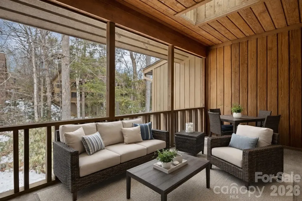 605 Red Oak Drive Hendersonville NC 28791