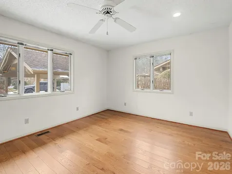 605 Red Oak Drive Hendersonville NC 28791