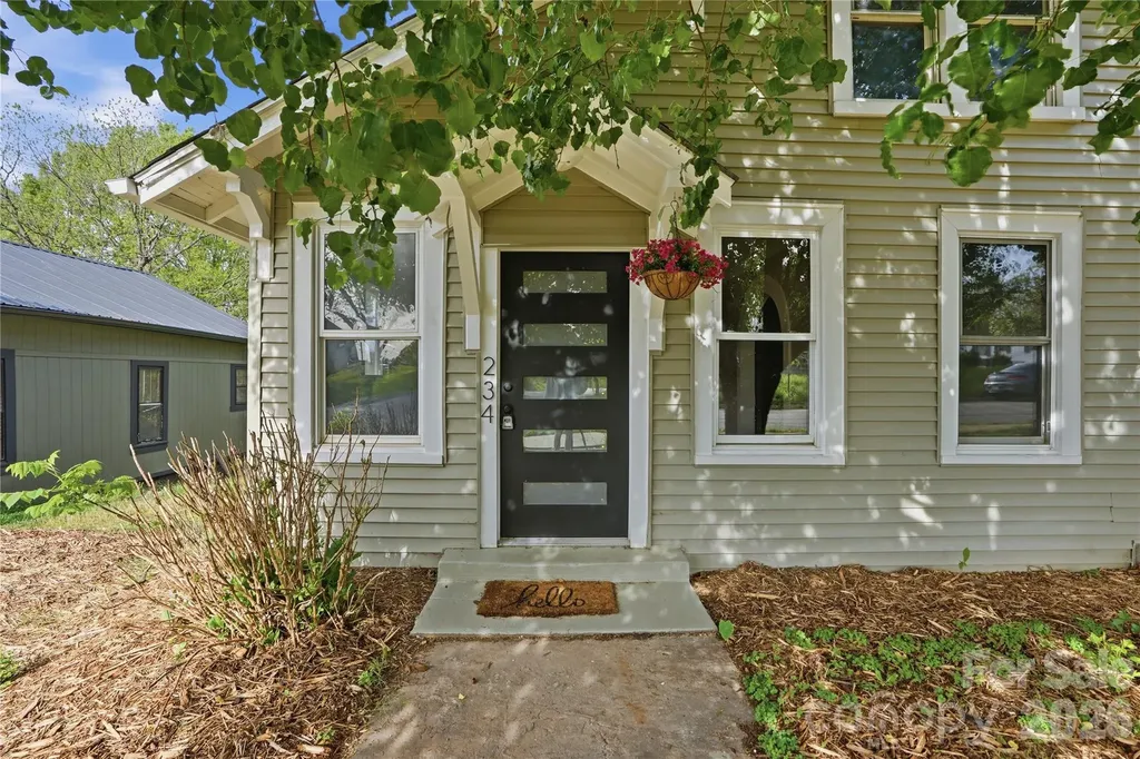 234 S Ervin Avenue Newton NC 28658