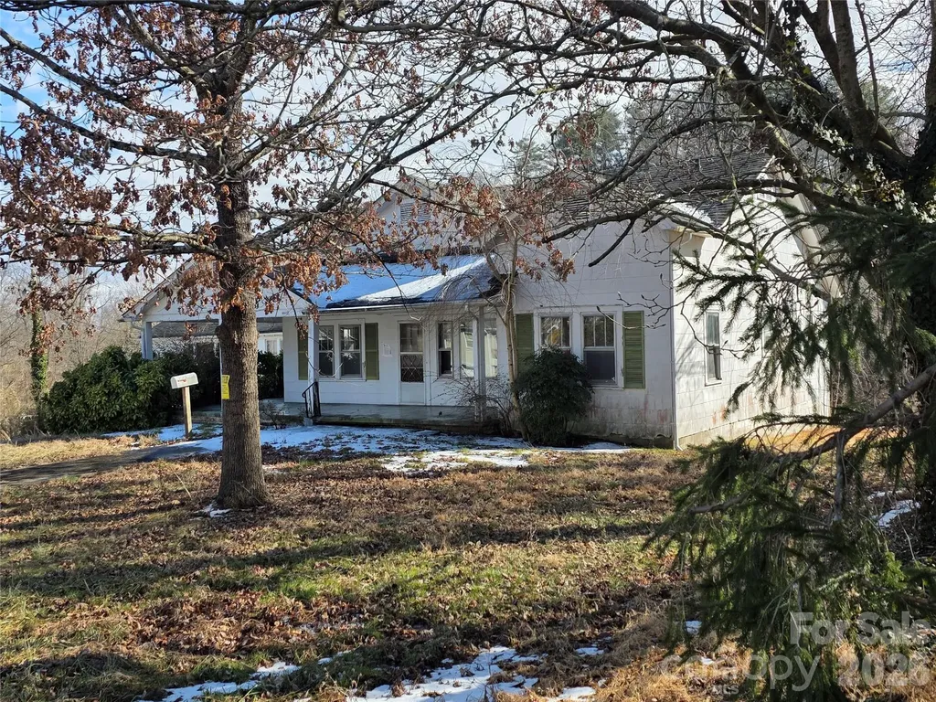 522 1st Avenue W Hendersonville NC 28739