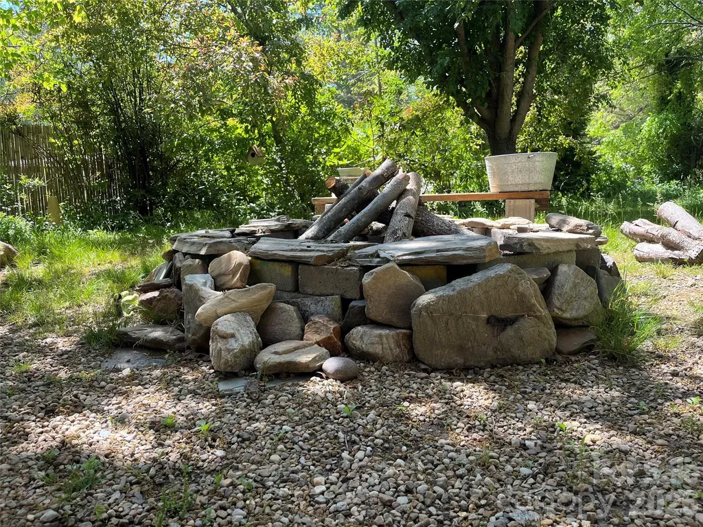 86 R And R Hyder Lane Hendersonville NC 28792