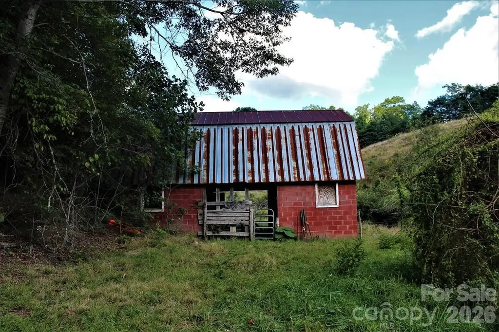 745 Broom Road Tuckasegee NC 28783