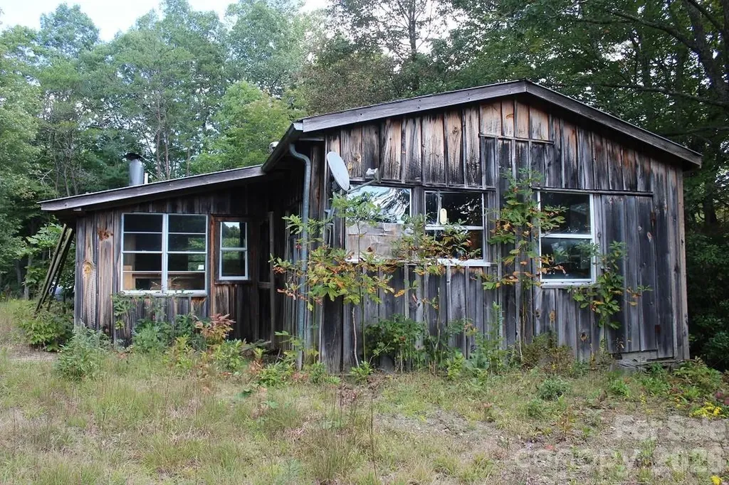745 Broom Road Tuckasegee NC 28783