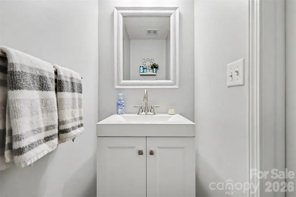 6323 Pine Hollow Drive Charlotte NC 28212