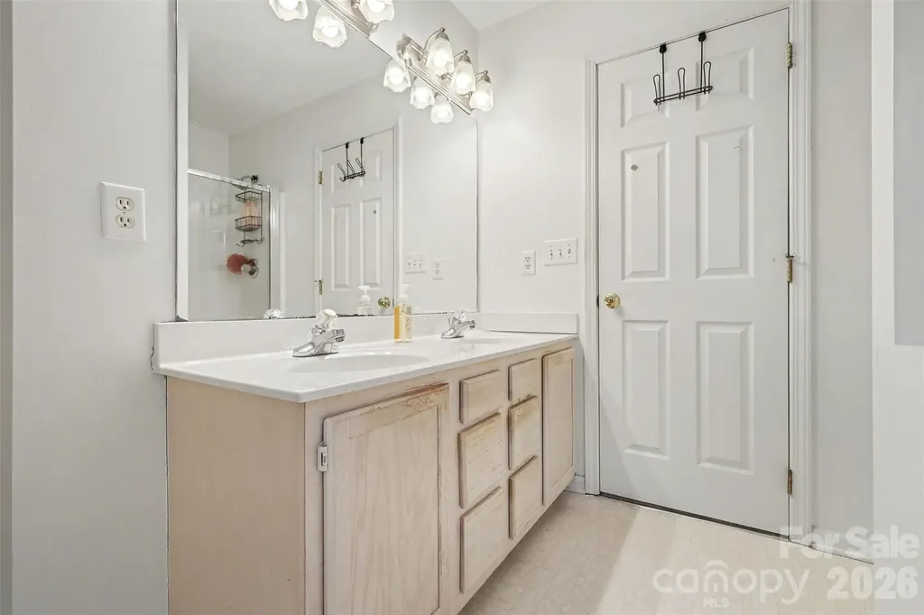 6323 Pine Hollow Drive Charlotte NC 28212