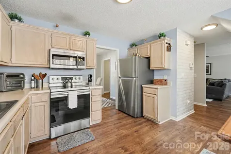 6323 Pine Hollow Drive Charlotte NC 28212
