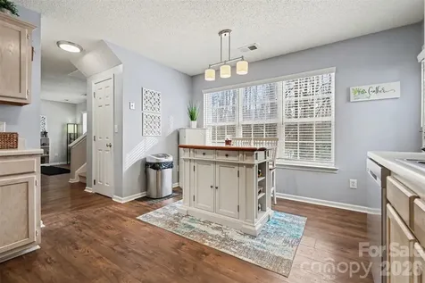 6323 Pine Hollow Drive Charlotte NC 28212