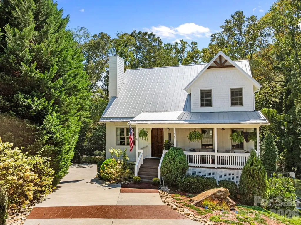 18 Oak Springs Drive Arden NC 28704