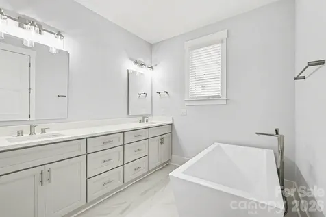 2305 Sanders Avenue Charlotte NC 28216