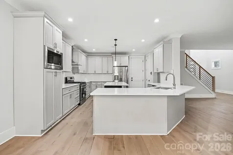 2305 Sanders Avenue Charlotte NC 28216