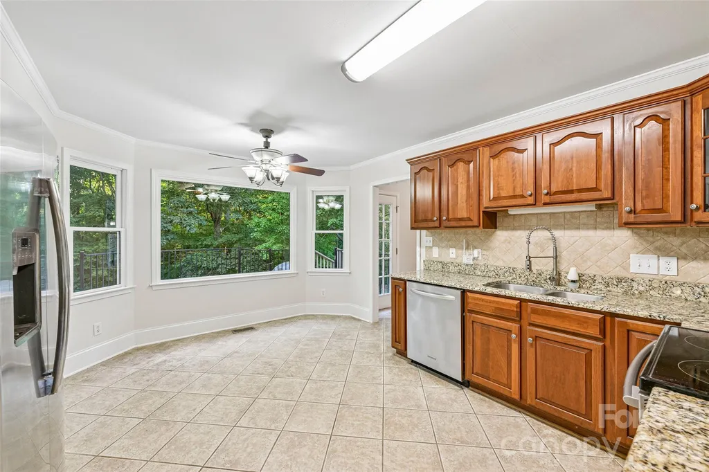 122 W Tattersall Drive Statesville NC 28677