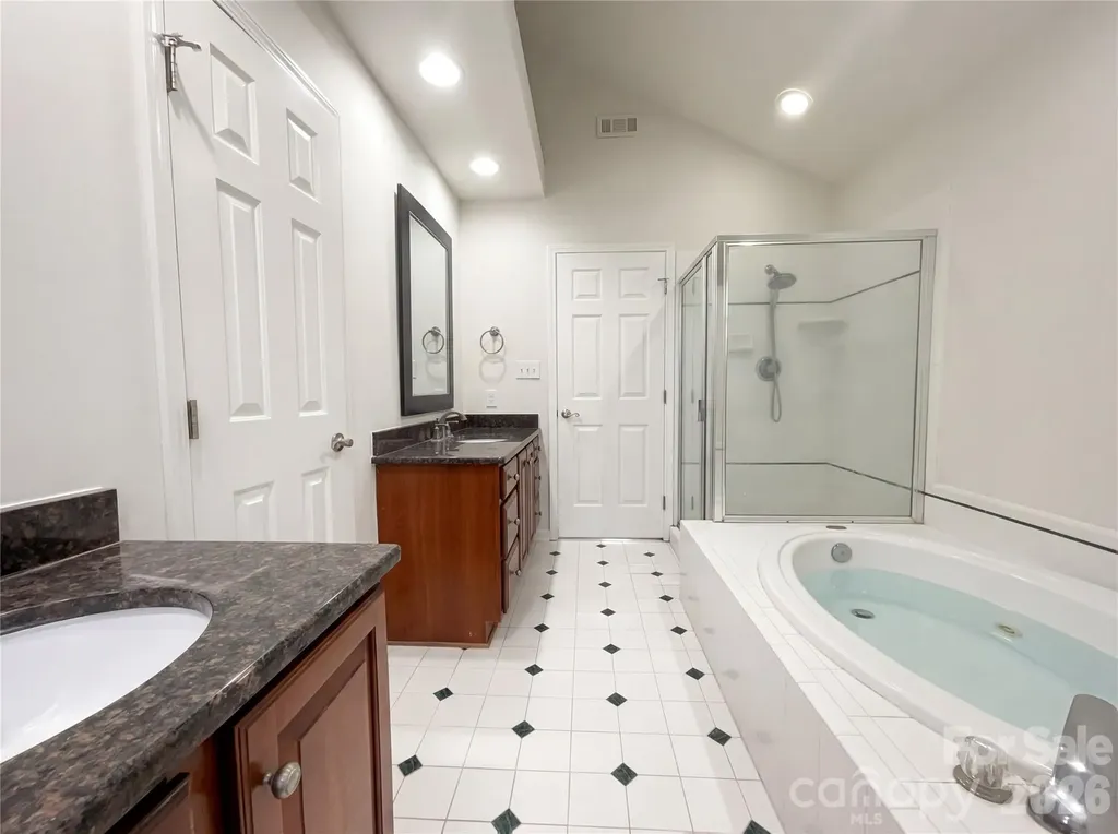 122 W Tattersall Drive Statesville NC 28677