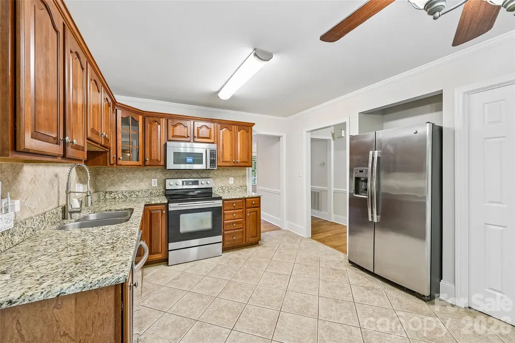 122 W Tattersall Drive Statesville NC 28677