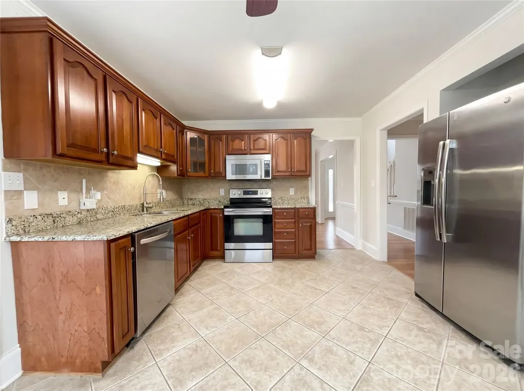 122 W Tattersall Drive Statesville NC 28677
